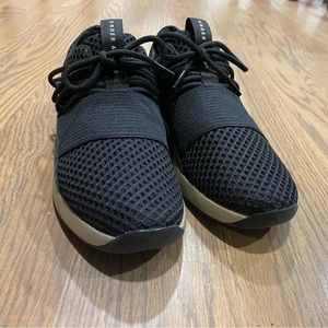 Under armour women’s sneaker